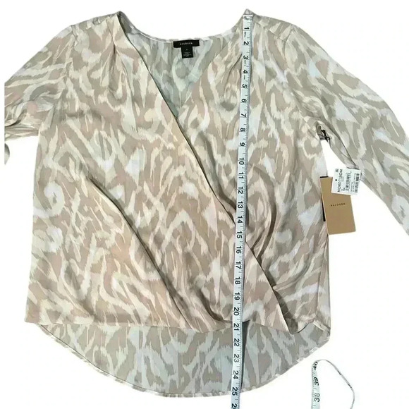 Halogen Abstract Pattern Cross Front Blouse V-Neck White/Tan Size Small NWT - Picture 10 of 11